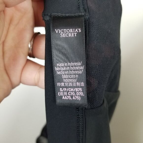 Victoria's Secret Mock Neck Cropped Top. S#08 - Picture 11 of 13